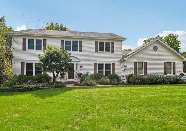 Photo 1 of Single family home for sale at 1898 Kaneville Rd, Geneva, IL 60134 | MLS# 12740841 | Listing updated on 2026-09-22
