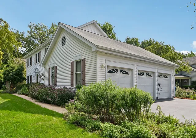 Photo 2 of Single family home for sale at 1898 Kaneville Rd, Geneva, IL 60134 | MLS# 12740841 | Listing updated on 2026-09-22