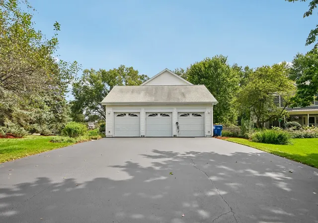 Photo 3 of Single family home for sale at 1898 Kaneville Rd, Geneva, IL 60134 | MLS# 12740841 | Listing updated on 2026-09-22