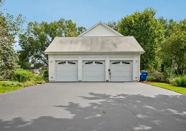 Photo 3 of Single family home for sale at 1898 Kaneville Rd, Geneva, IL 60134 | MLS# 12740841 | Listing updated on 2026-09-22