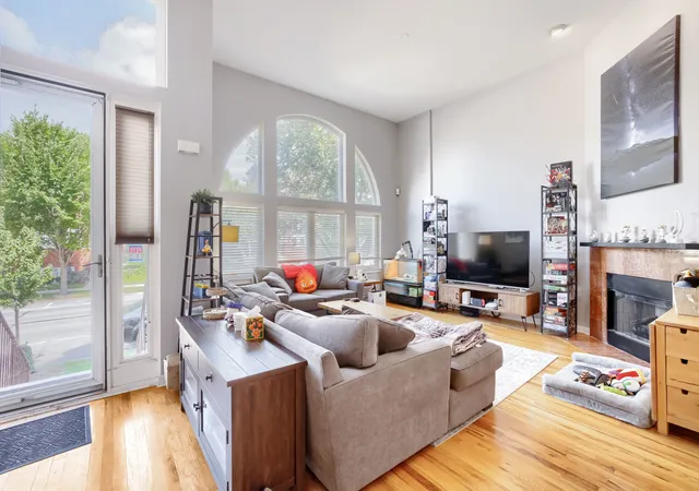 Photo 3 of Townhouse for sale at 1127 E Prairie Ave, Des Plaines, IL 60016 | MLS# 12740880 | Listing updated on 2026-09-24