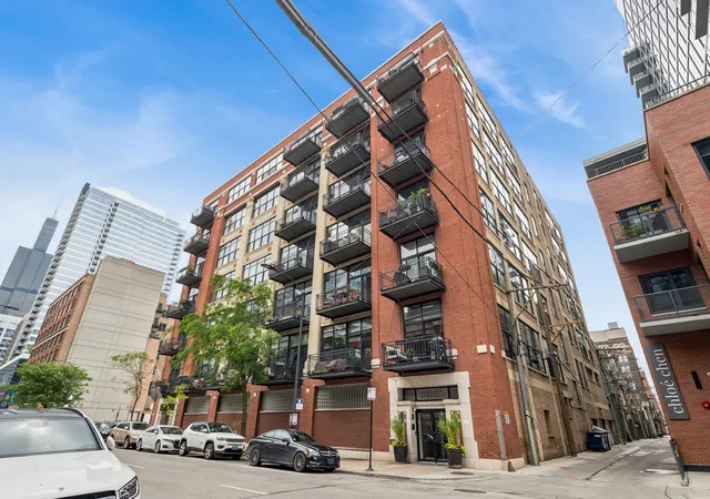 Sale Pending at 843 W Adams St #711, Chicago, IL 60607 | MLS# 12740883 | Listing updated on 2026-08-31