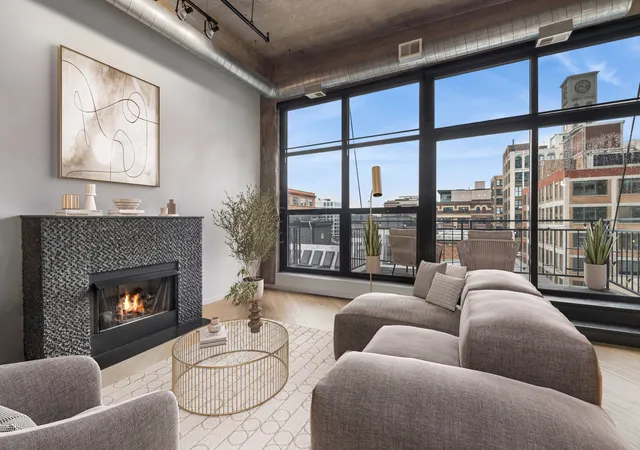 Photo 2 of Sale Pending at 843 W Adams St #711, Chicago, IL 60607 | MLS# 12740883 | Listing updated on 2026-08-31