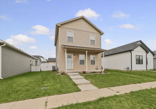 Photo 1 of Single family home for sale at 1301 Ogelthorpe Ave, Urbana, IL 61802 | MLS# 12740966 | Listing updated on 2026-10-04