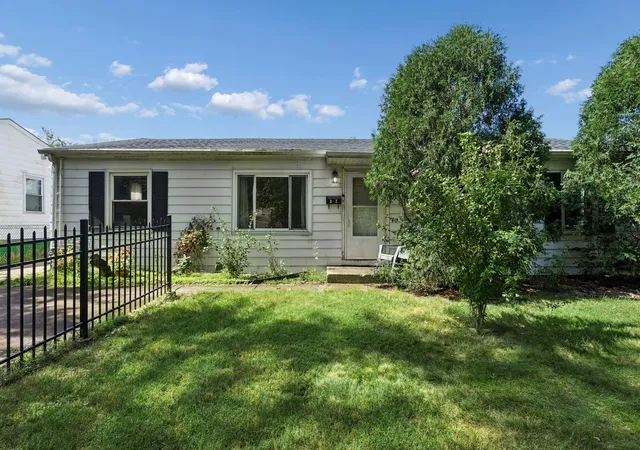 Photo 1 of Single family home for sale at 307 Edinburgh Dr, Lockport, IL 60441 | MLS# 12740992 | Listing updated on 2026-10-03