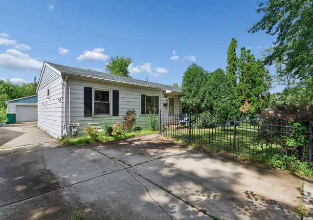 Photo 2 of Single family home for sale at 307 Edinburgh Dr, Lockport, IL 60441 | MLS# 12740992 | Listing updated on 2026-10-03
