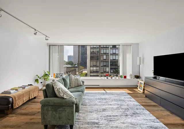 Photo 4 of Condo for sale at 5455 N Sheridan Rd #408, Chicago, IL 60640 | MLS# 12741019 | Listing updated on 2026-10-08