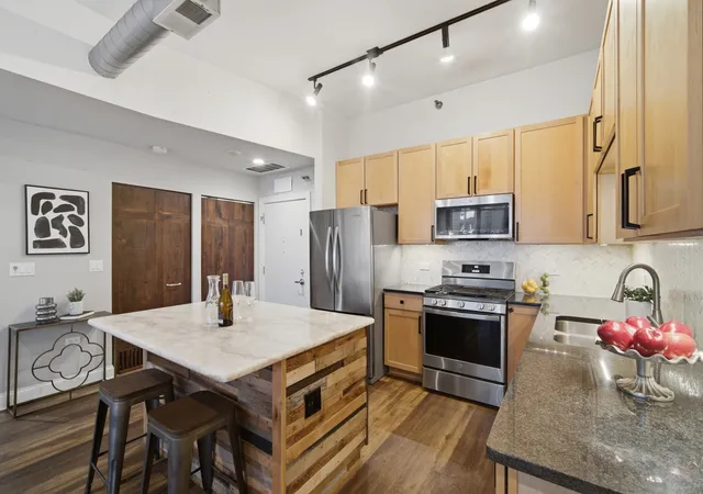Photo 3 of Condo for sale at 901 W Madison St #919, Chicago, IL 60607 | MLS# 12741177 | Listing updated on 2026-09-23