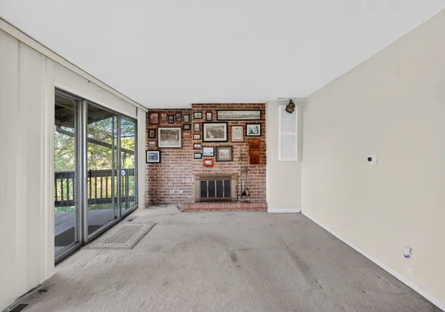 Listing Photo 4 - Condo for sale in building located at 5515 E Lake Dr, Lisle, IL 60532 - Unit #93-F