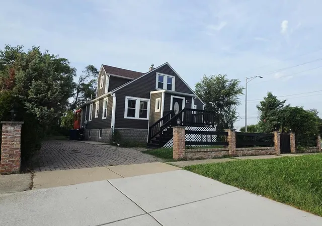 Photo 1 of Single family home for sale at 7000 W 71st Place, Chicago, IL 60638 | MLS# 12741258 | Listing updated on 2026-10-02