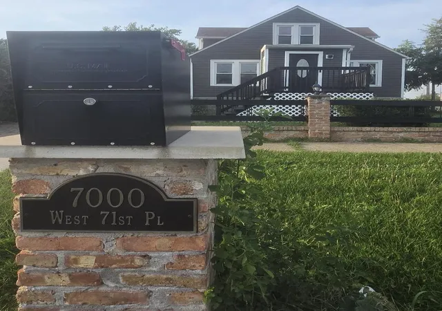 Photo 3 of Single family home for sale at 7000 W 71st Place, Chicago, IL 60638 | MLS# 12741258 | Listing updated on 2026-10-02