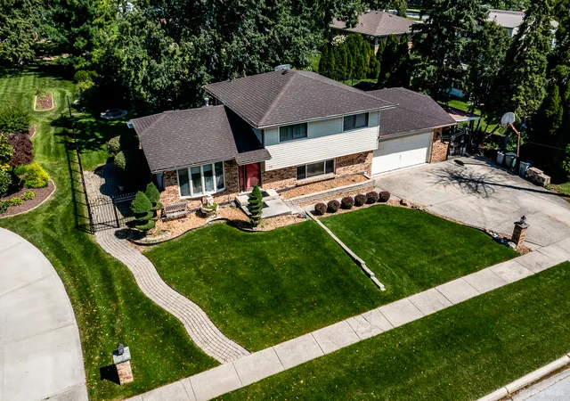 Photo 3 of Single family home for sale at 5112 155th Street, Oak Forest, IL 60452 | MLS# 12741286 | Listing updated on 2026-10-22