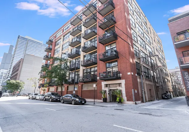 Photo 1 of Condo for sale at 843 W Adams St #611, Chicago, IL 60607 | MLS# 12741288 | Listing updated on 2026-09-14