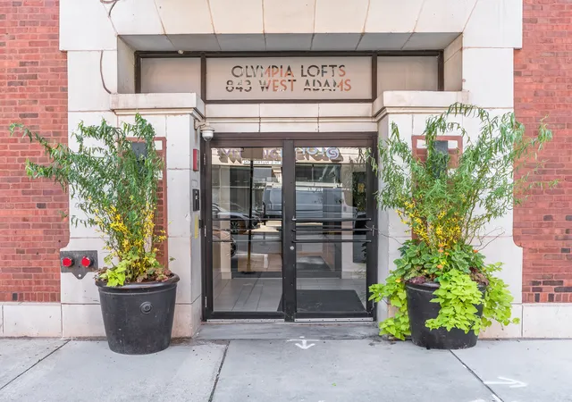 Photo 2 of Condo for sale at 843 W Adams St #611, Chicago, IL 60607 | MLS# 12741288 | Listing updated on 2026-09-14