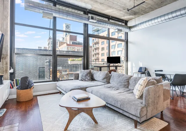 Photo 4 of Condo for sale at 843 W Adams St #611, Chicago, IL 60607 | MLS# 12741288 | Listing updated on 2026-09-14