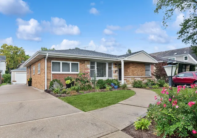 Photo 2 of Single family home for sale at 5408 Central Ave, Western Springs, IL 60558 | MLS# 12741319 | Listing updated on 2026-09-23