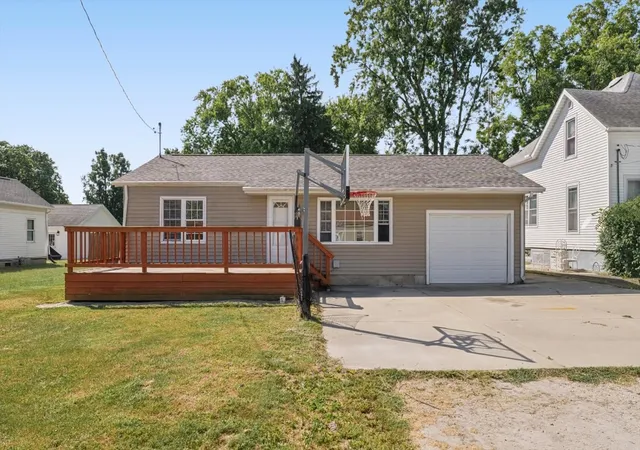 Photo 1 of Single family home for sale at 605 E Daggy St, Tuscola, IL 61953 | MLS# 12741422 | Listing updated on 2026-09-15
