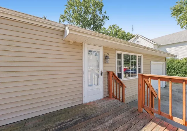 Photo 4 of Single family home for sale at 605 E Daggy St, Tuscola, IL 61953 | MLS# 12741422 | Listing updated on 2026-09-15