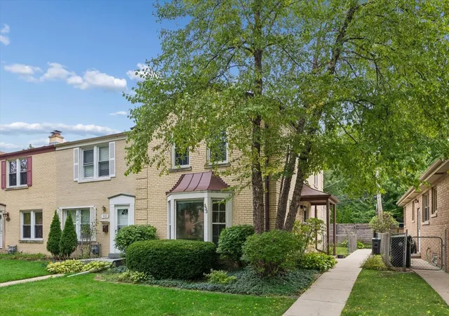 Photo 1 of Townhouse for sale at 533 Dodge Ave, Evanston, IL 60202 | MLS# 12741480 | Listing updated on 2026-09-23