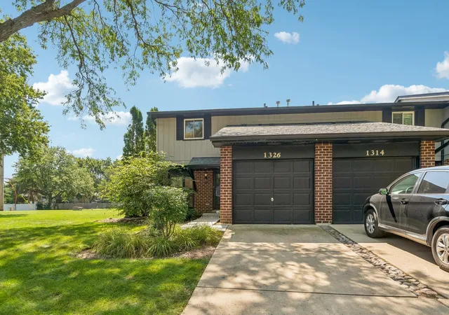 Townhouse for sale at 1326 Loughborough Ct, Wheaton, IL 60189 | MLS# 12741498