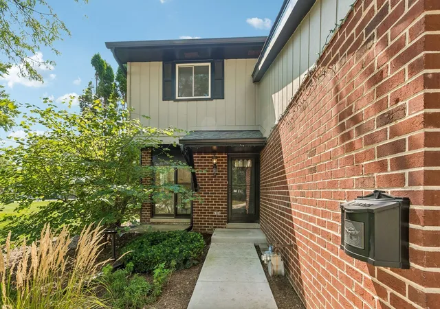 Photo 2 of Townhouse for sale at 1326 Loughborough Ct, Wheaton, IL 60189 | MLS# 12741498 | Listing updated on 2026-09-24