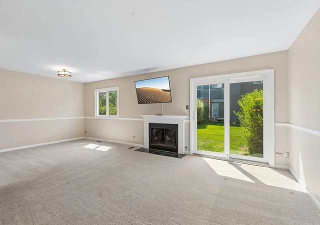 Photo 4 of Townhouse for sale at 1326 Loughborough Ct, Wheaton, IL 60189 | MLS# 12741498 | Listing updated on 2026-09-30
