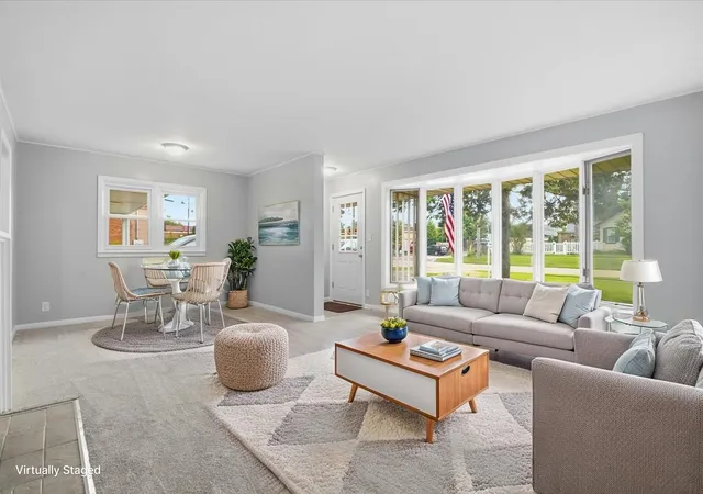 Photo 2 of Single family home for sale at 176 Lakeshore Dr, Crystal Lake, IL 60014 | MLS# 12741500 | Listing updated on 2026-09-08