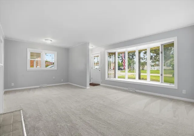 Photo 3 of Single family home for sale at 176 Lakeshore Dr, Crystal Lake, IL 60014 | MLS# 12741500 | Listing updated on 2026-09-08