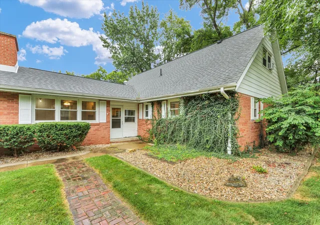 Photo 1 of Single family home for sale at 1908 Shelly Ct, Urbana, IL 61802 | MLS# 12741556 | Listing updated on 2026-09-23