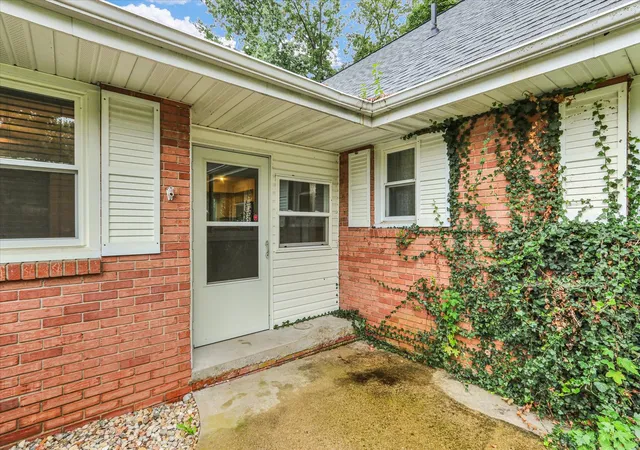 Photo 3 of Single family home for sale at 1908 Shelly Ct, Urbana, IL 61802 | MLS# 12741556 | Listing updated on 2026-09-23