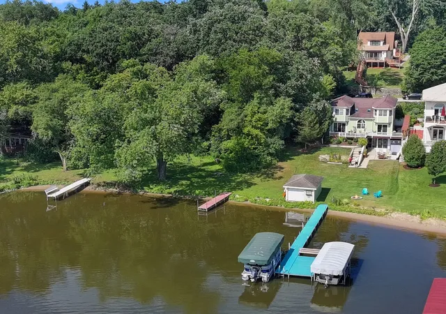 Photo 2 of Single family home for sale at 5102 W Lake Shore Dr, Wonder Lake, IL 60097 | MLS# 12741600 | Listing updated on 2026-09-24