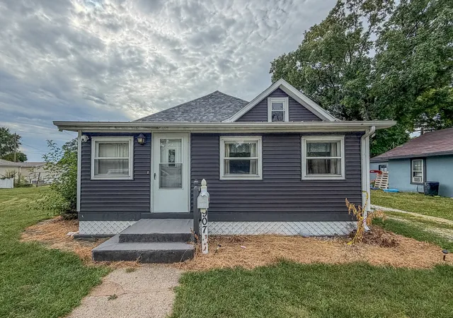 Photo 2 of Single family home for sale at 907 Central Ave, Tilton, IL 61833 | MLS# 12741604 | Listing updated on 2026-10-07