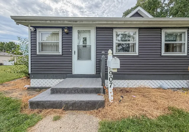 Photo 2 of Single family home for sale at 907 Central Ave, Tilton, IL 61833 | MLS# 12741604 | Listing updated on 2026-09-13