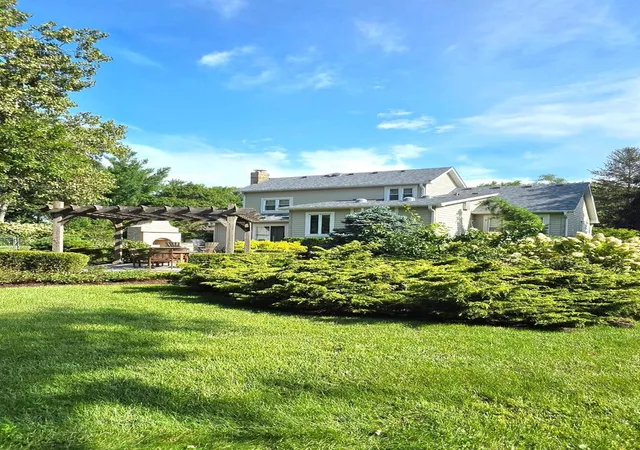 Photo 4 of Single family home for sale at 7810 Regency Grv Dr, Darien, IL 60561 | MLS# 12741608 | Listing updated on 2026-09-27
