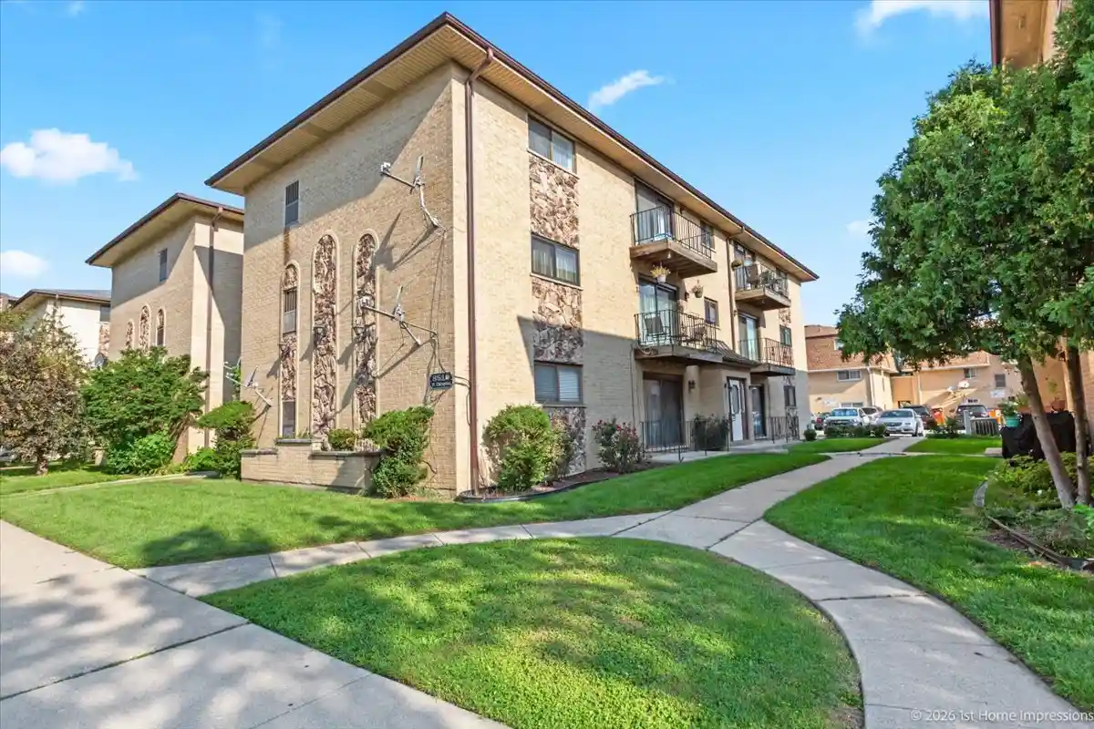 Listing Photo 1 - Condo for sale in 8510 W Catherine Ave located at 8510 W Catherine Ave, Chicago, IL 60656 - Unit #3S