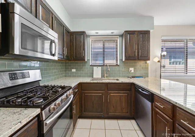 Listing Photo 2 - Condo for sale in building located at 8510 W Catherine Ave, Chicago, IL 60656 - Unit #3S
