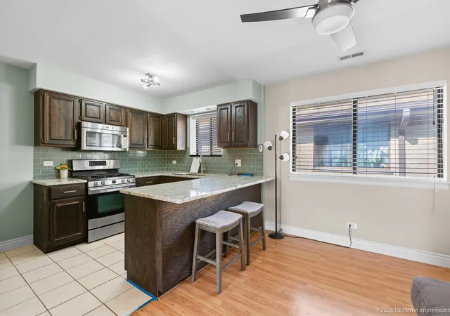 Listing Photo 3 - Condo for sale in building located at 8510 W Catherine Ave, Chicago, IL 60656 - Unit #3S