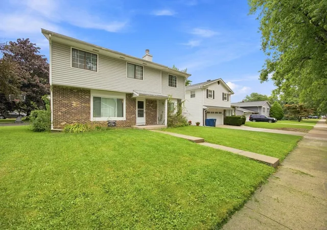 Photo 2 of Single family home for sale at 2714 Lydia St, Waukegan, IL 60085 | MLS# 12741739 | Listing updated on 2026-10-07