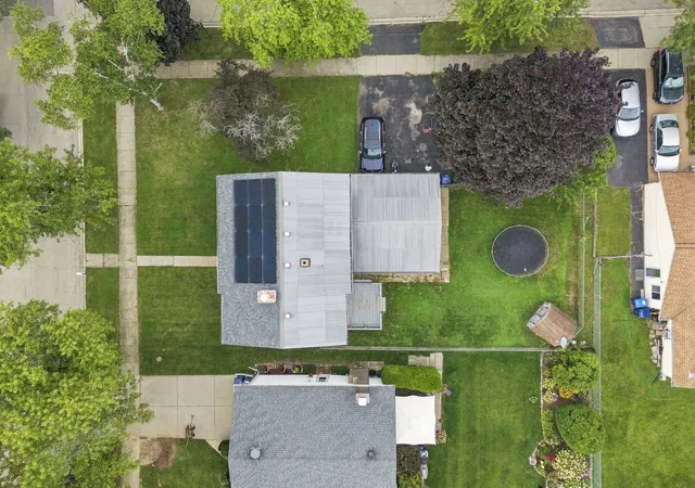 Photo 3 of Single family home for sale at 2714 Lydia St, Waukegan, IL 60085 | MLS# 12741739 | Listing updated on 2026-10-07