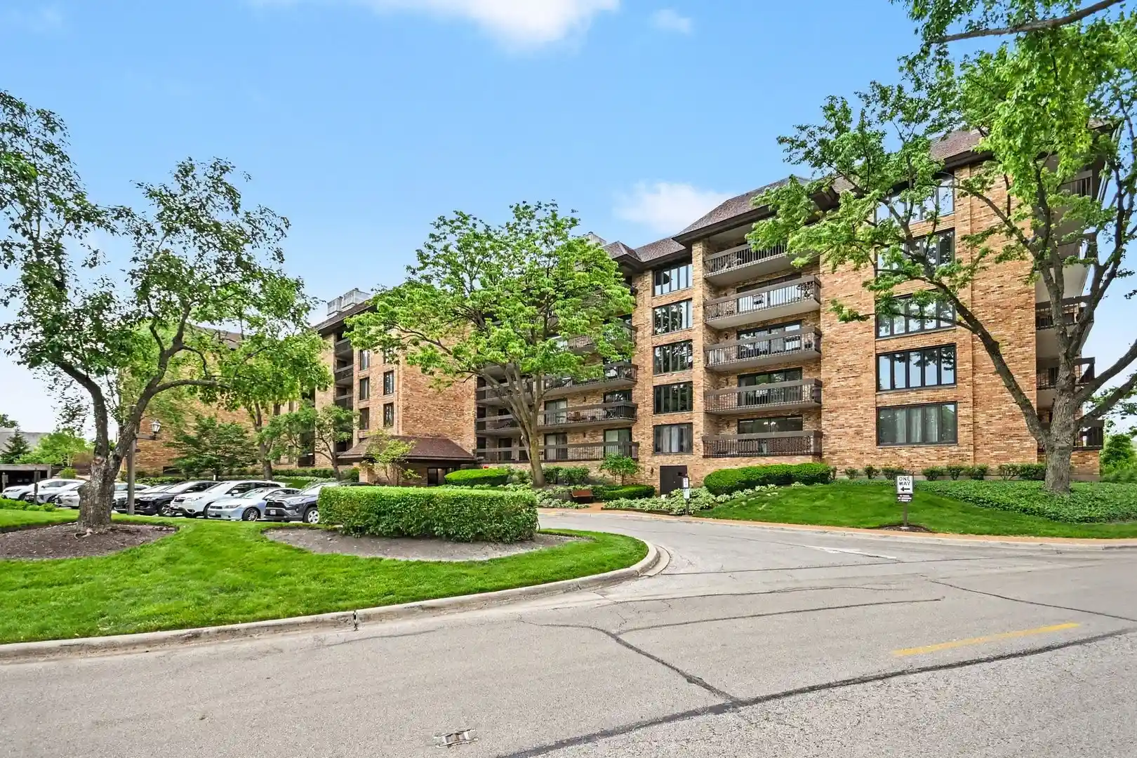 Listing Photo 1 - Condo for sale in 1671 Mission Hls Rd located at 1671 Mission Hls Rd, Northbrook, IL 60062 - Unit #201