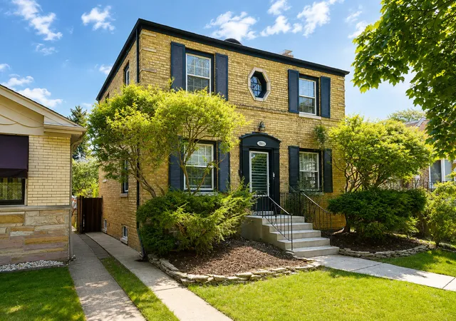 Photo 1 of Single family home for sale at 6133 N Karlov Ave, Chicago, IL 60646 | MLS# 12741865 | Listing updated on 2026-09-21