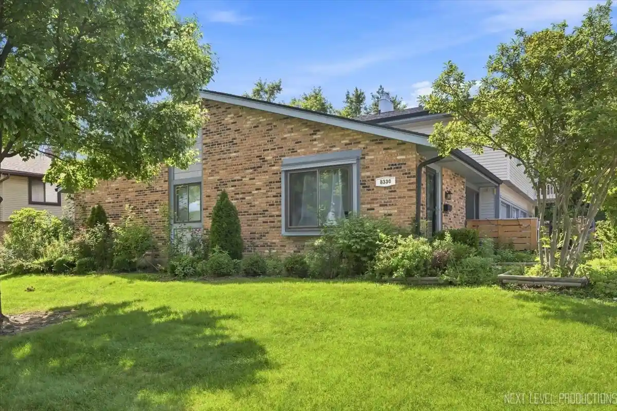 Listing Photo 1 - Condo for sale in 8330 Portsmouth Dr located at 8330 Portsmouth Dr, Darien, IL 60561 - Unit 8330 Portsmouth Dr