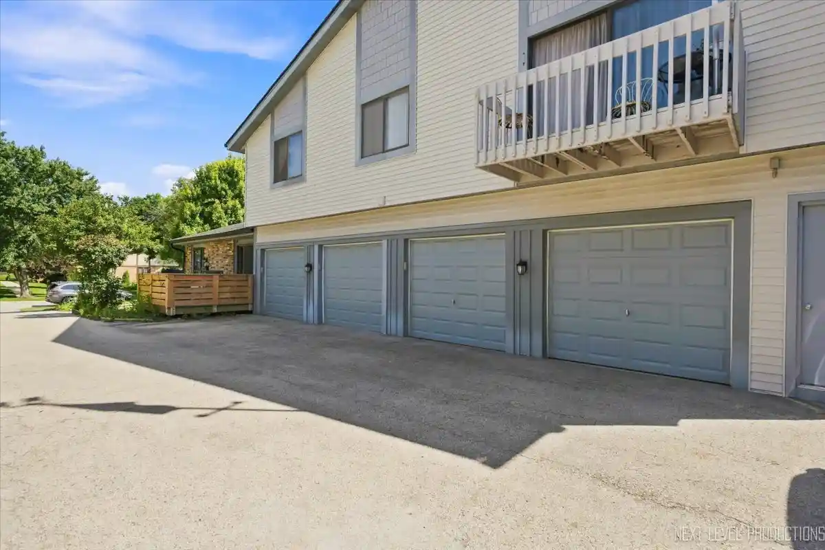 Listing Photo 20 - Condo for sale in 8330 Portsmouth Dr located at 8330 Portsmouth Dr, Darien, IL 60561 - Unit 8330 Portsmouth Dr