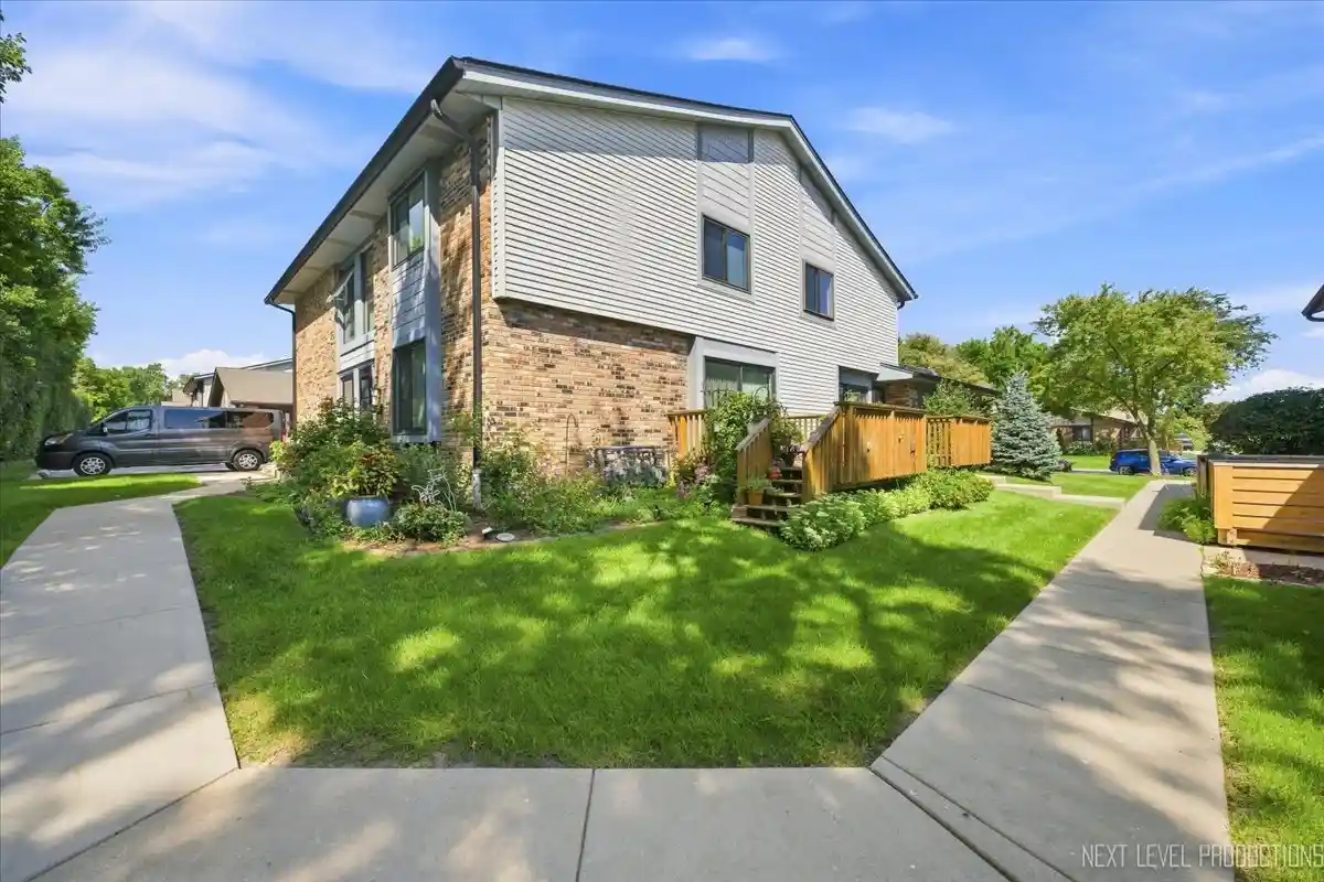 Listing Photo 2 - Condo for sale in 8330 Portsmouth Dr located at 8330 Portsmouth Dr, Darien, IL 60561 - Unit 8330 Portsmouth Dr