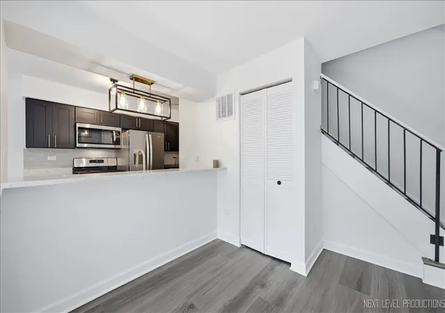 Listing Photo 4 - Condo for sale in building located at 8330 Portsmouth Dr, Darien, IL 60561 - Unit #B