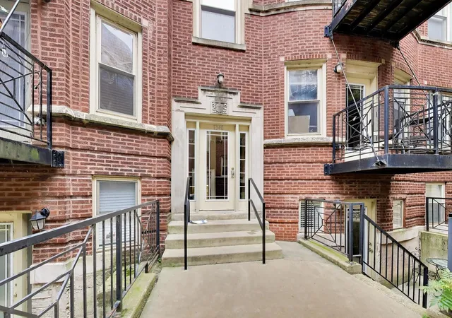 Photo 3 of Condo for sale at 1340 W Greenleaf Ave #3G, Chicago, IL 60626 | MLS# 12741912 | Listing updated on 2026-09-29