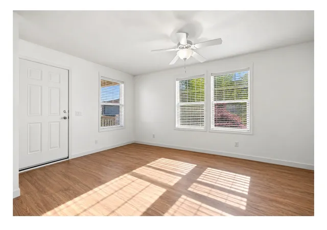 Photo 3 of Manufactured home for sale at 186 Northshore Rd, Elgin, IL 60123 | MLS# 12741960 | Listing updated on 2026-10-05