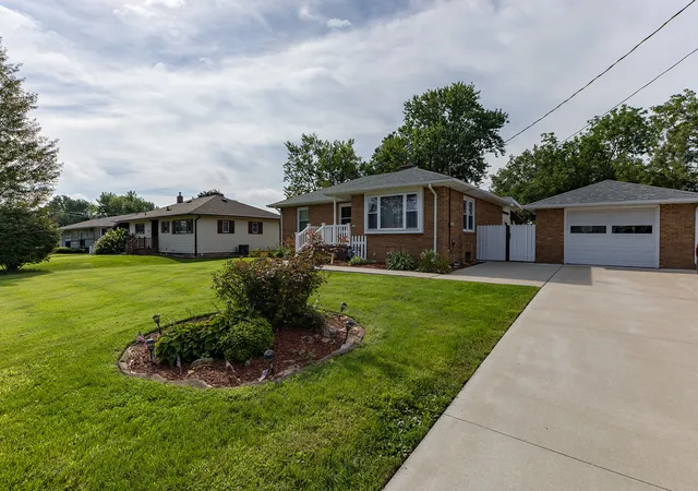 Photo 2 of Single family home for sale at 231 E College St, Kewanee, IL 61443 | MLS# 12742068 | Listing updated on 2026-10-29
