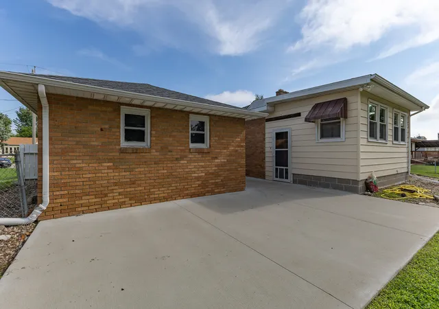 Photo 4 of Single family home for sale at 231 E College St, Kewanee, IL 61443 | MLS# 12742068 | Listing updated on 2026-10-29