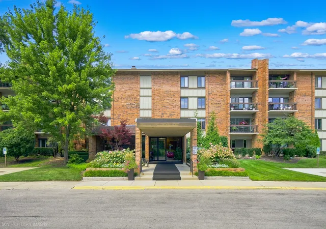 Sale Pending at 201 Lake Hinsdale Dr #405, Willowbrook, IL 60527 | MLS# 12742143 | Listing updated on 2026-10-03
